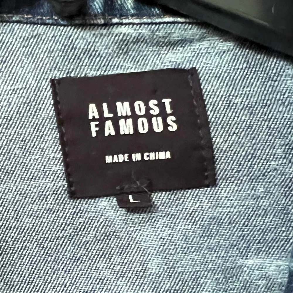Almost Famous - Picture 4 of 4